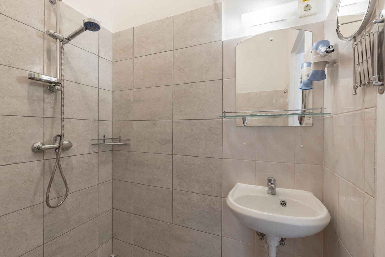 Hotel Tomo Free Parking 3*