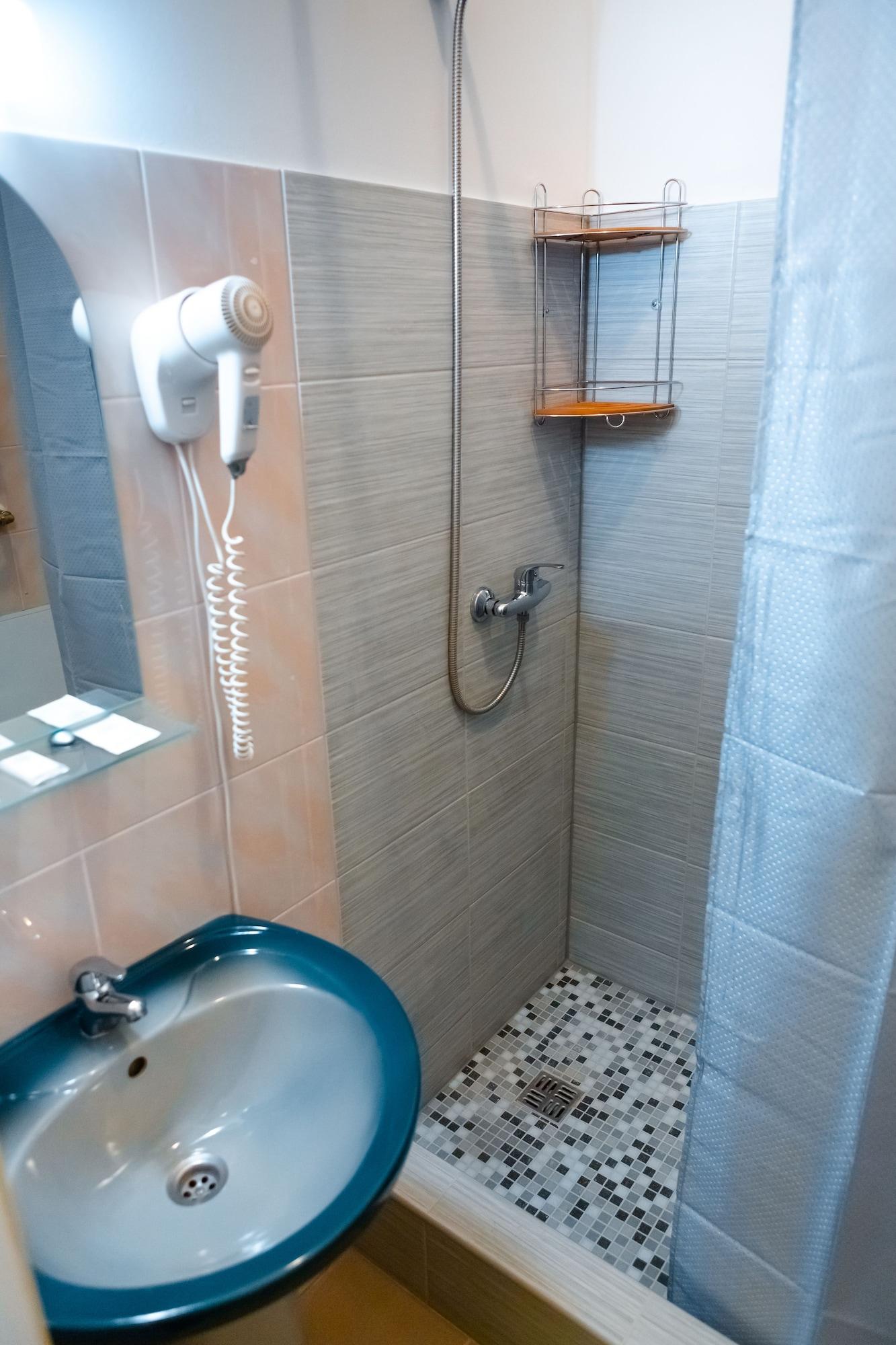 Tomo Free Parking Hotell 3*